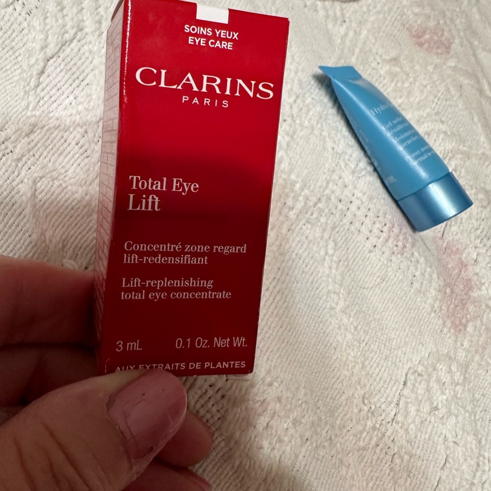 Five Clarins samples - Picture 5 of 5
